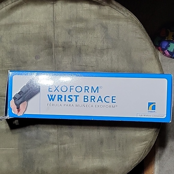 Exoform Left hand Wrist brace with Velcro attachment, adjustable, universal size - Picture 2 of 6